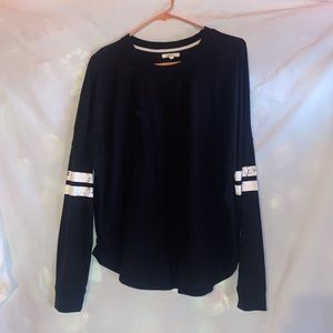 Black and white long sleeve T-shirt